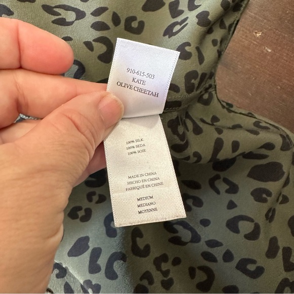 Rails 100% Silk Buttoned Down Shirt Kate Blouse In Olive Cheetah Print Size M - Picture 14 of 16